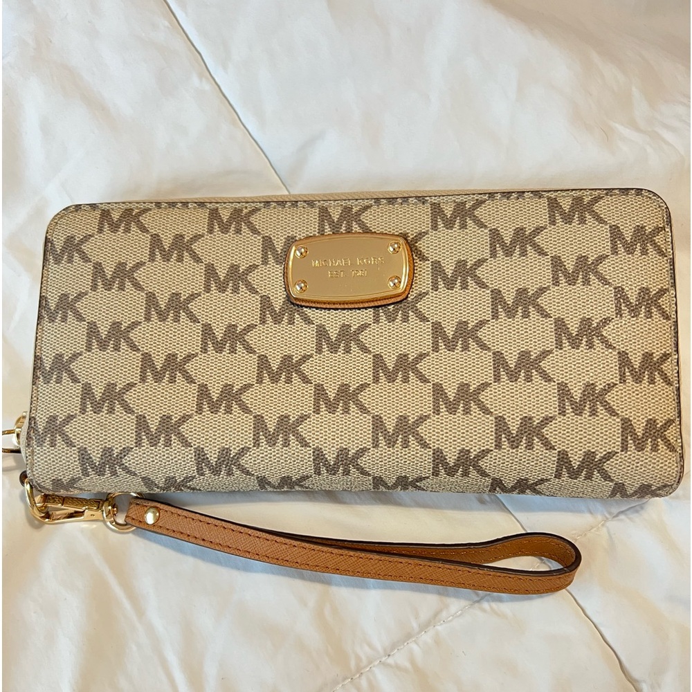 Michael Kors Wristlet